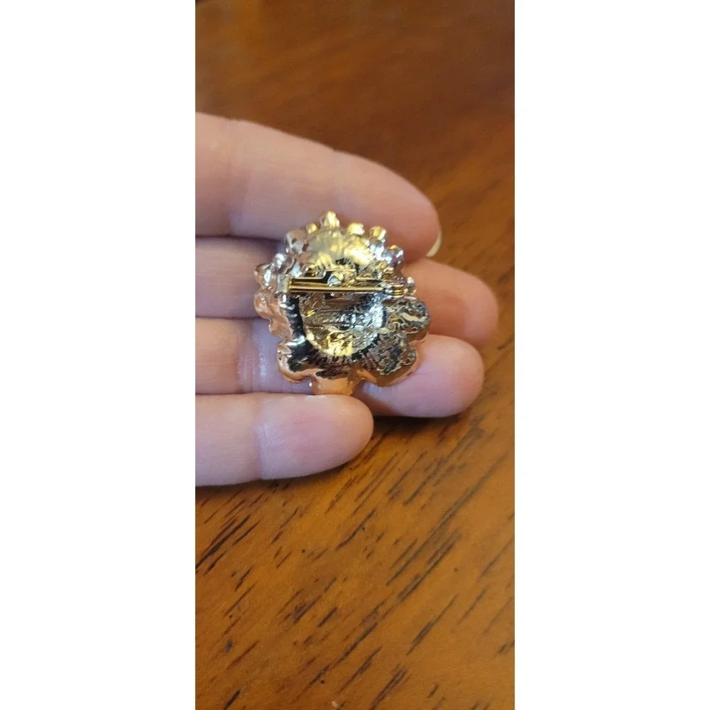 vintage gold tone flower brooch by Gerry